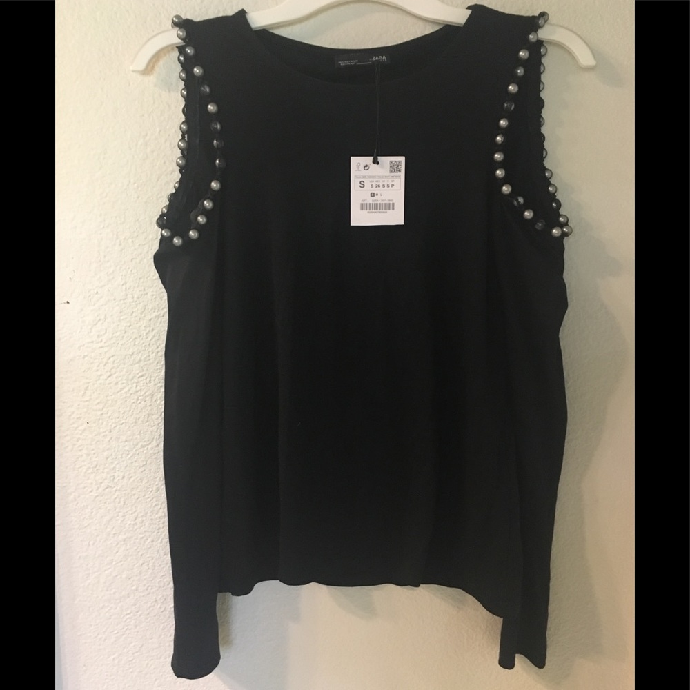 Zara black woman cold shoulder